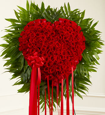 A Heart of 125 Red Roses