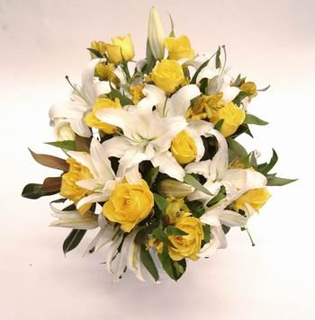 24 Yellow and white Flowers basket