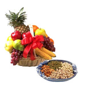Hamper of Fresh Fruits with 1/2Kg dry fruits