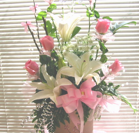 White Liliums and Pink Roses in  Vase